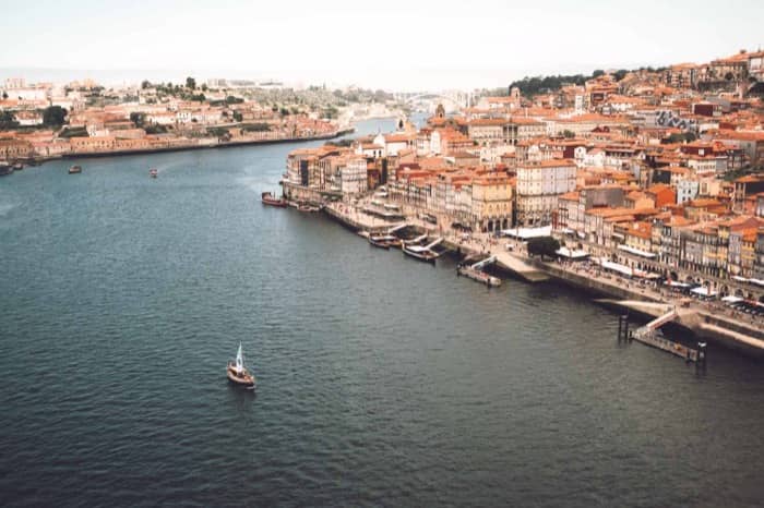 This image has an empty alt attribute; its file name is XX-oporto-700x467.jpg